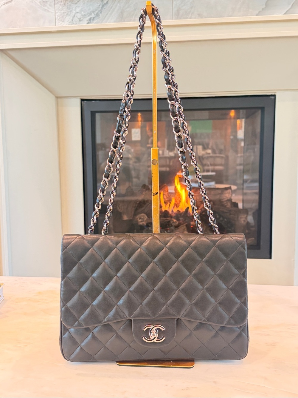 CHANEL Black Quilted Leather Shoulder Bag with Chain Strap